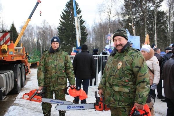 Главную ёлку страны спилили бензопилой Husqvarna