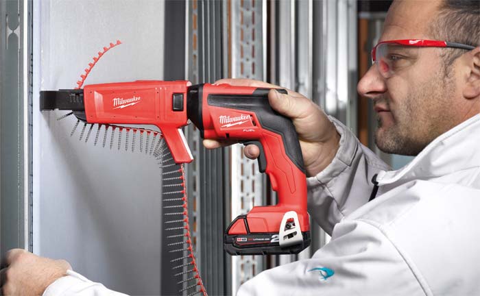 Новинка: Milwaukee M18FSGC-202X с магазином для серийных работ